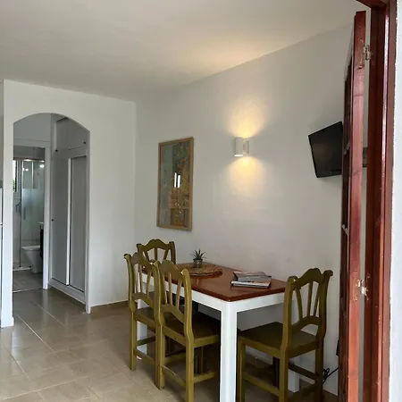 Con Piscina 5 Minutes From The