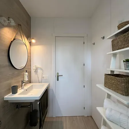 Con Piscina 5 Minutes From The Апартаменты Сон-Шоригер