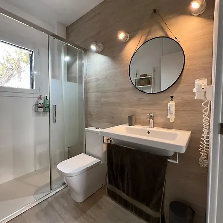 Con Piscina 5 Minutes From The *