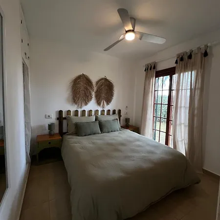 Con Piscina 5 Minutes From The