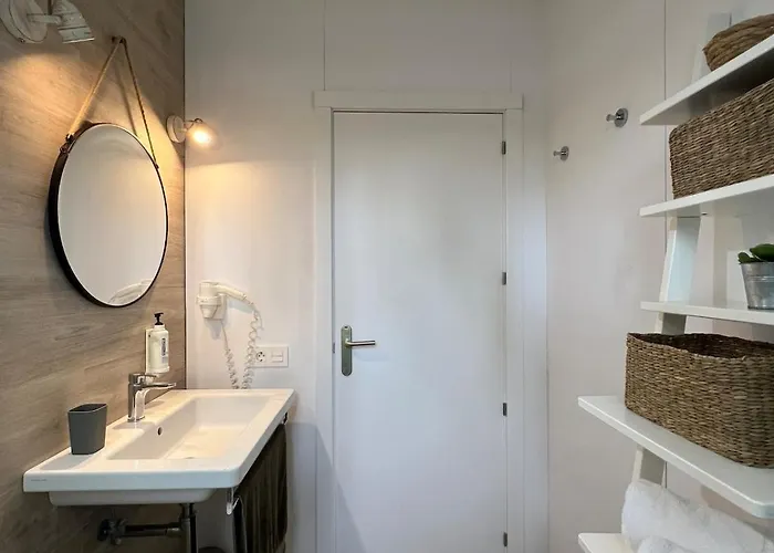 Con Piscina 5 Minutes From The Апартаменты Сон-Шоригер