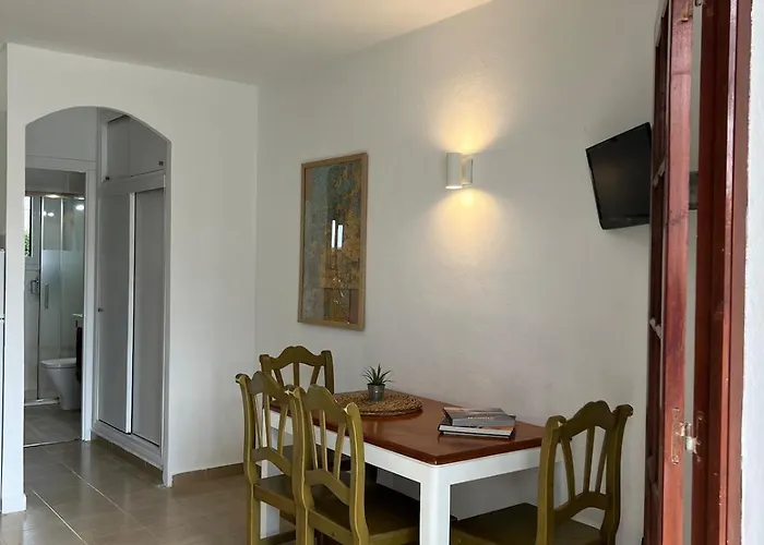 Con Piscina 5 Minutes From The